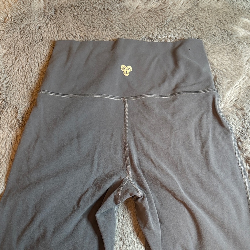 TNA Gray High-Rise Flare Leggings - Picture 2 of 5